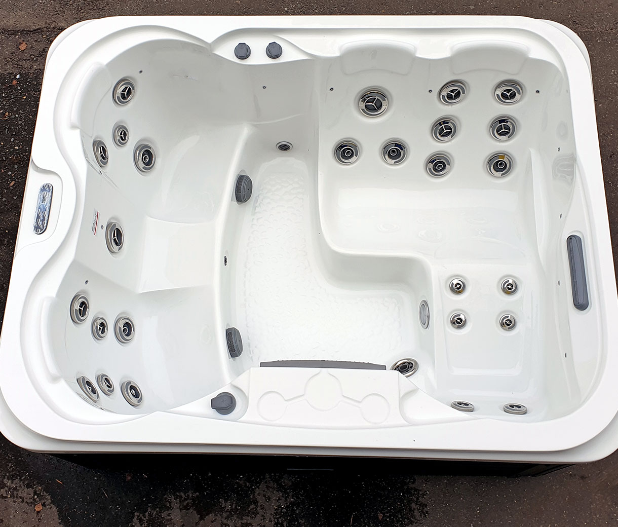 Гидромассажный спа-бассейн JNJ Spas Elegant Vegas SPA-355 / Выставочный образец (рис.11) Гидромассажный спа-бассейн JNJ Spas Elegant Vegas SPA-355 / Выставочный образец (рис.11)